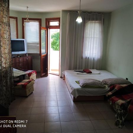 Apartment Center Varna Esterno foto